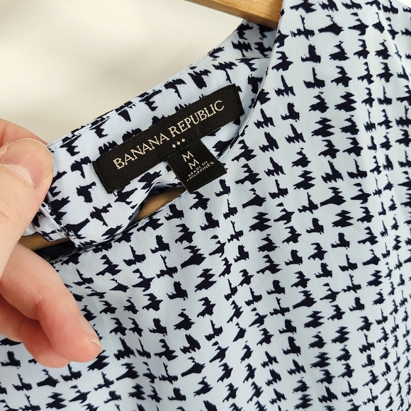 Banana Republic | pleated sleeve dress - Picture 3 of 5